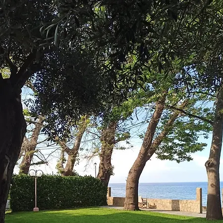 Paparizou Kókkinon Nerón