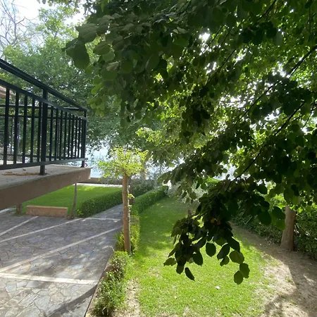Paparizou Apartment *